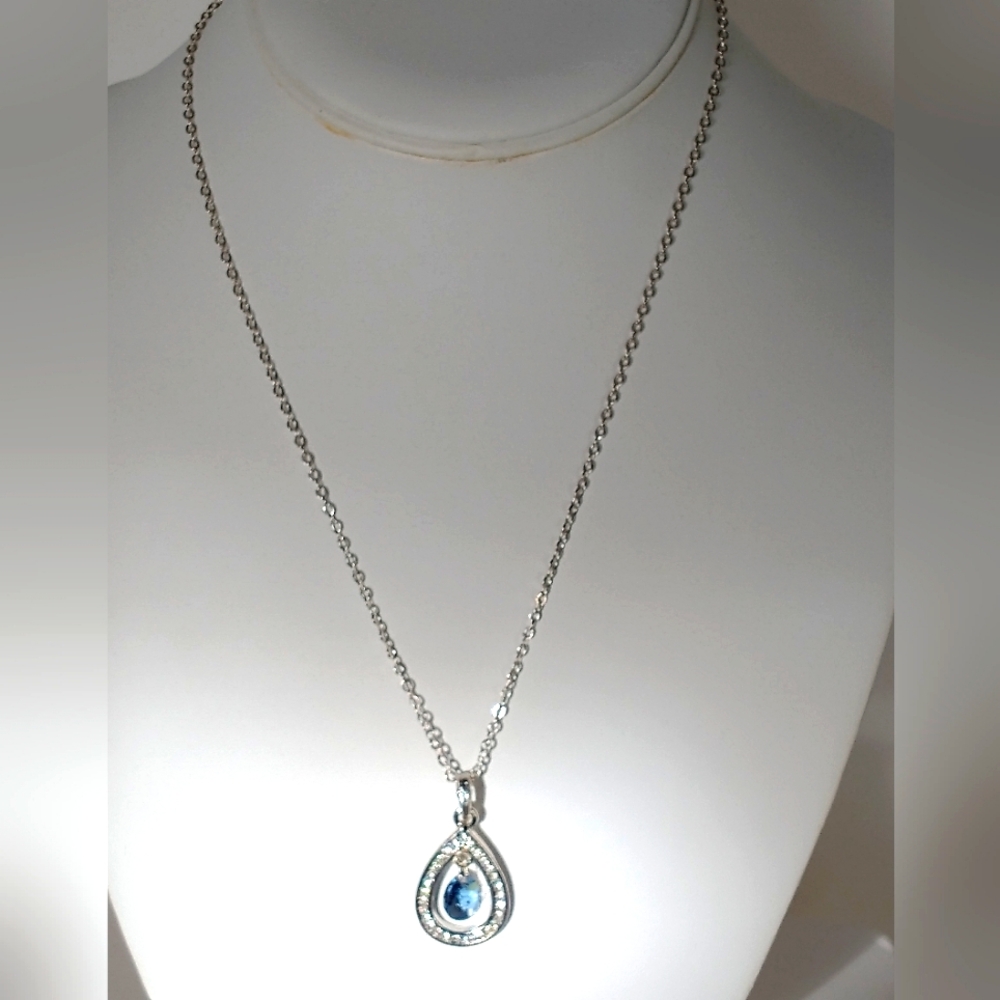 Swarovski crystal necklace - Picture 3 of 5